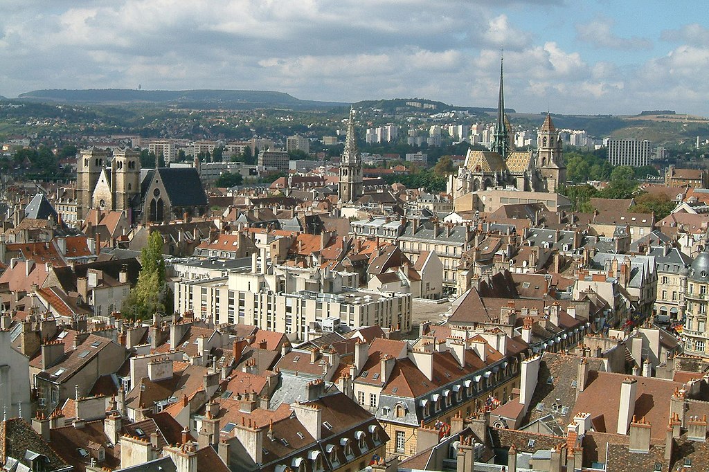 1024px_Vue_panoramique_de_Dijon_8.jpg